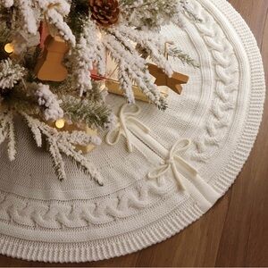 Elegant White Holiday Tree Skirt